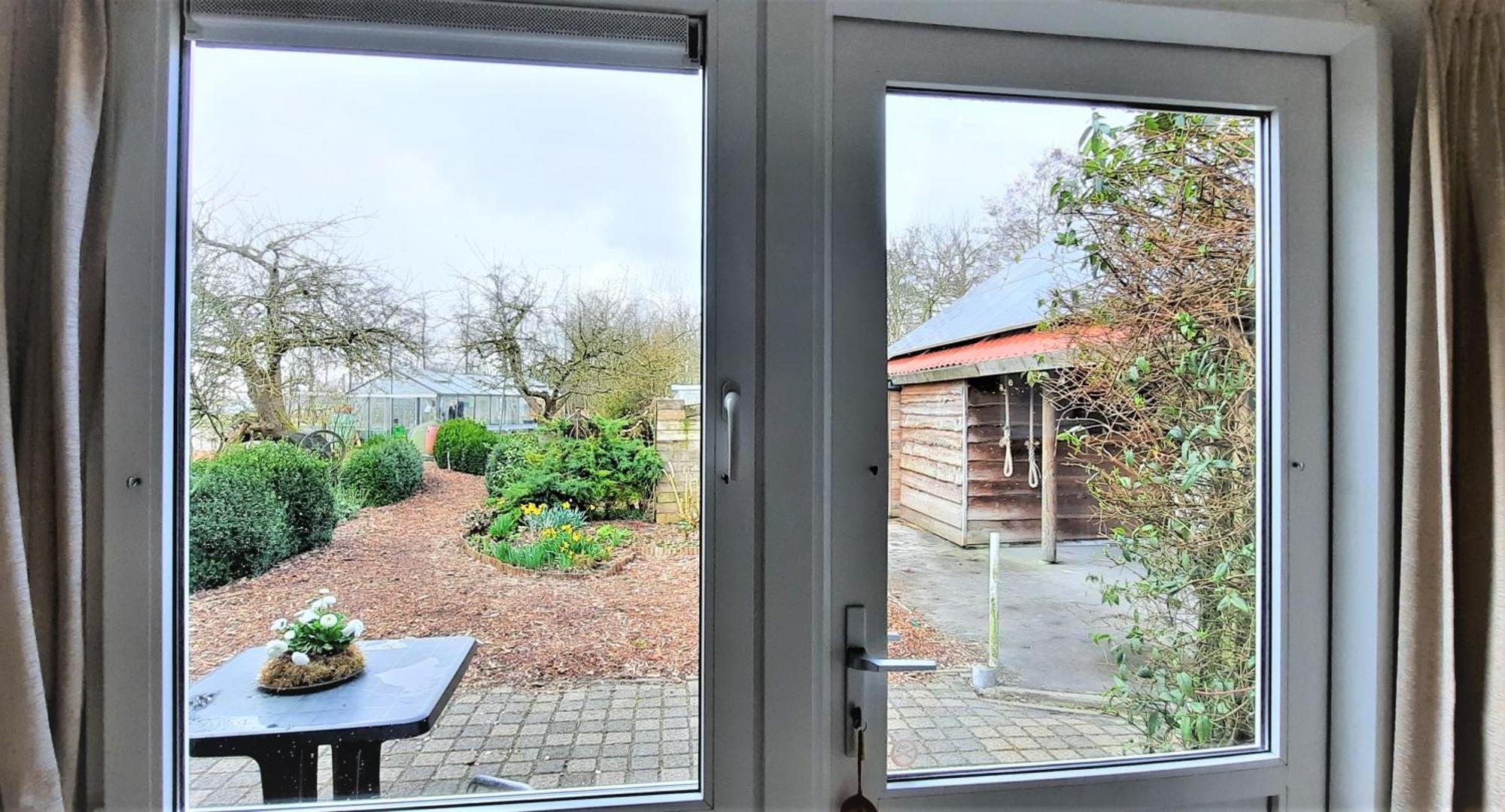 Appartement 2 Met Terras Aan De Tuin Van Op De Roemte Baflo Esterno foto